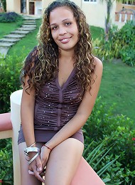 Curly-haired charamicos chica pimped by her hoodrat friends