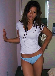 girl gets topless someone takes pic