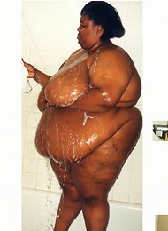 Molonda is a nasty black woman. Watch her show you just how nasty she can be